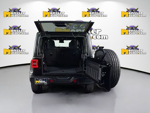 Used 2024 Jeep Wrangler Sahara image 25