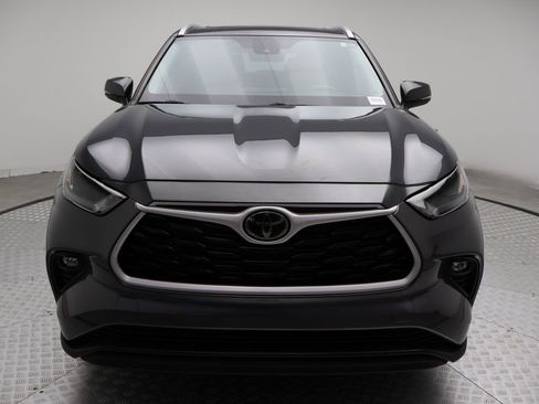 Certified 2024 Toyota Highlander XLE image 5