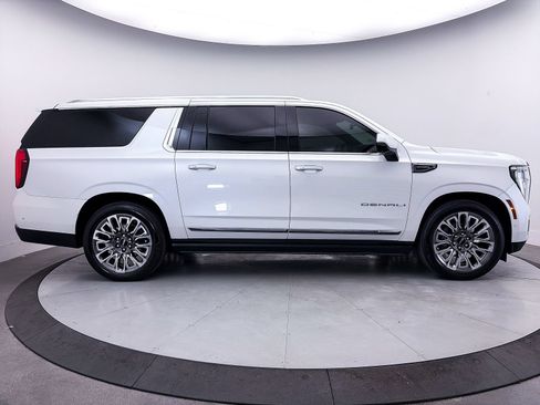 Used 2025 GMC Yukon XL Denali Ultimate AWD/4WD image 46