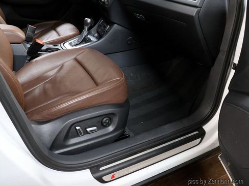 Used 2018 Audi Q3 2.0T Premium Plus w/ Premium Plus Package image 34