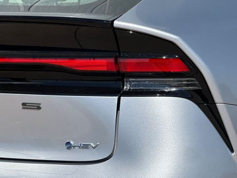 New 2026 Toyota Prius LE FWD image 30