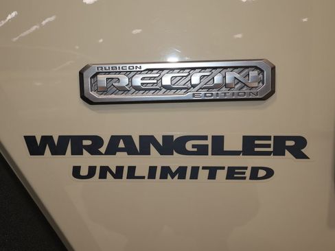 Used 2017 Jeep Wrangler Unlimited Rubicon image 34