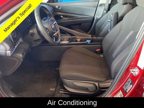 Used 2025 Hyundai Elantra SEL FWD image 9