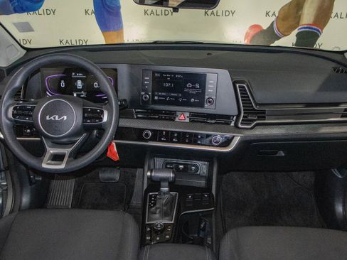 Used 2025 Kia Sportage LX AWD/4WD image 3