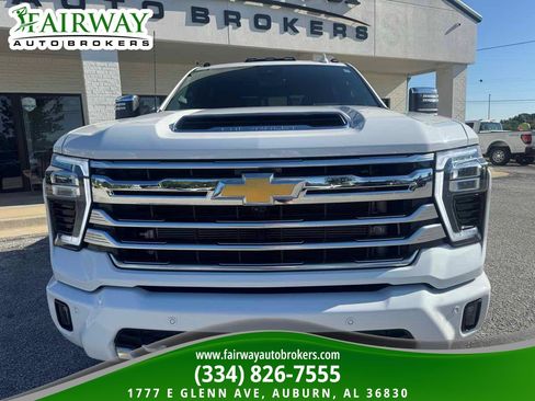 Used 2025 Chevrolet Silverado 3500 High Country w/ High Country Premium Package AWD/4WD image 3