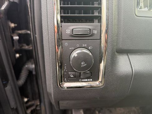 Used 2018 RAM 2500 Laramie w/ Sport Appearance Group image 22