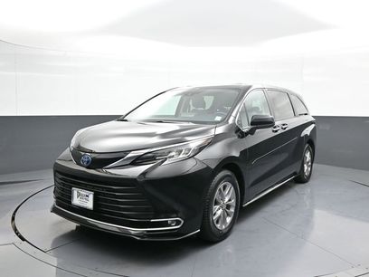 Certified 2022 Toyota Sienna XLE