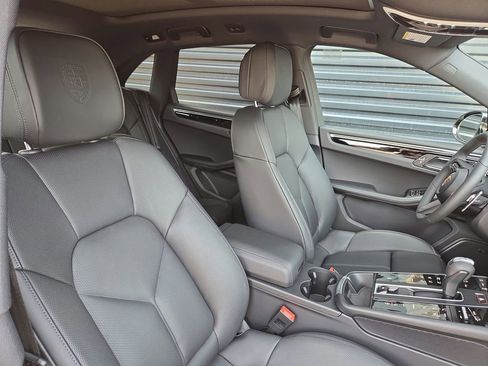 New 2026 Porsche Macan AWD/4WD image 19