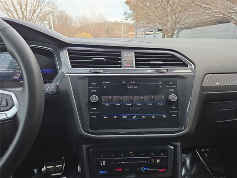 Used 2023 Volkswagen Tiguan SE R-Line image 20