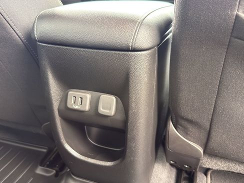 Used 2020 GMC Canyon SLE w/ Elevation Edition RWD image 27