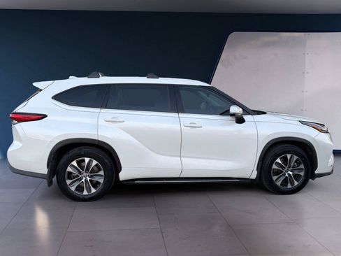 Used 2021 Toyota Highlander XLE FWD image 6
