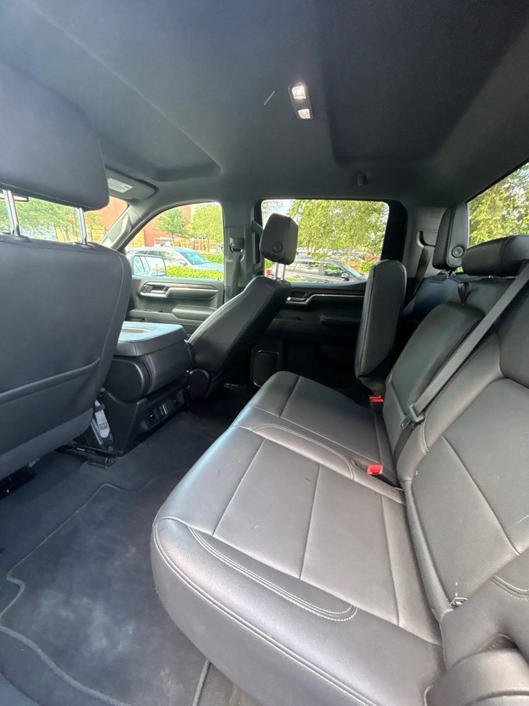 Used 2025 GMC Sierra 1500 SLT RWD image 17