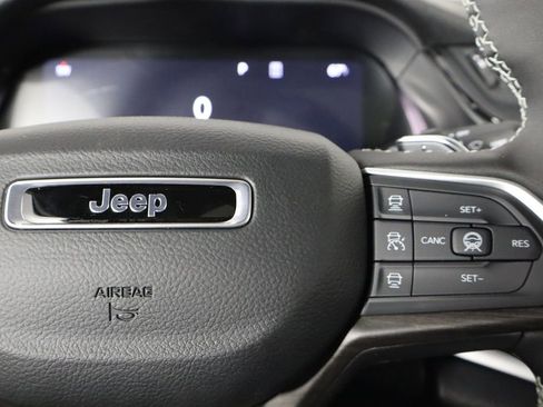 New 2026 Jeep Grand Cherokee Altitude image 10