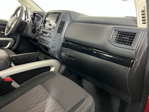Used 2024 Nissan Titan SV w/ SV Convenience Package RWD image 30