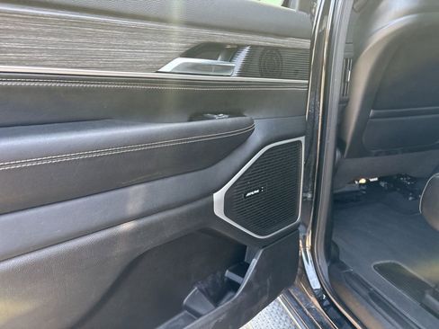 Used 2024 Jeep Wagoneer L Series II w/ Flexible Seating Group image 19