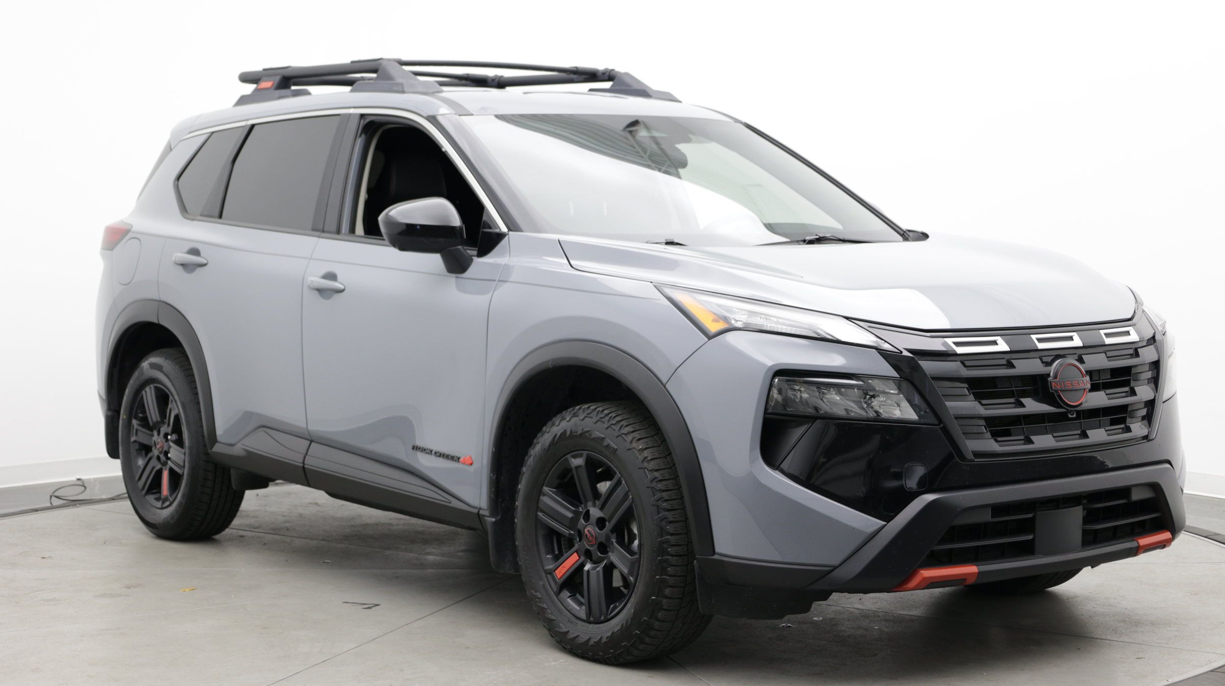 Used 2025 Nissan Rogue SV AWD/4WD image 3