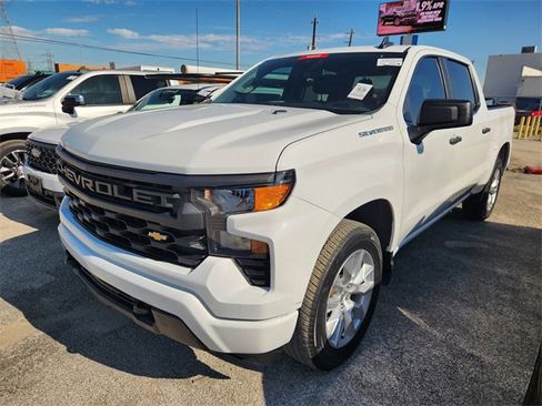 Used 2024 Chevrolet Silverado 1500 Custom image 3