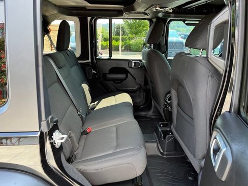 Used 2022 Jeep Wrangler Unlimited Sport AWD/4WD image 18