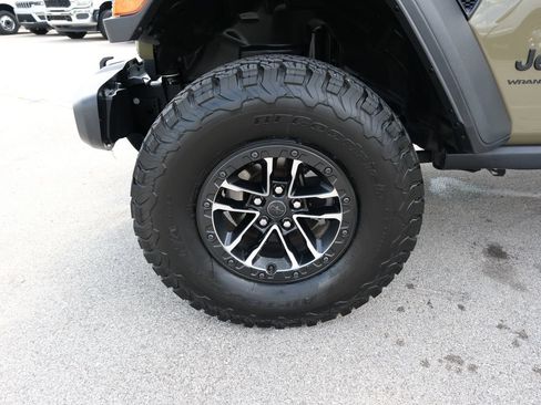 Used 2025 Jeep Wrangler Unlimited Sport AWD/4WD image 13