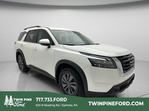 Used 2024 Nissan Pathfinder SV AWD/4WD image 1