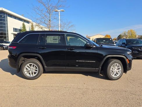 New 2025 Jeep Grand Cherokee Laredo X w/ Luxury Tech Group I AWD/4WD image 6