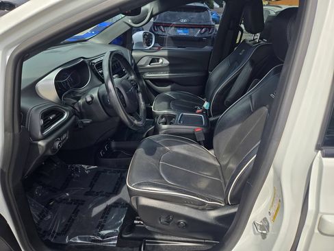 Used 2019 Chrysler Pacifica Limited w/ Advanced Safetytec Group FWD image 35