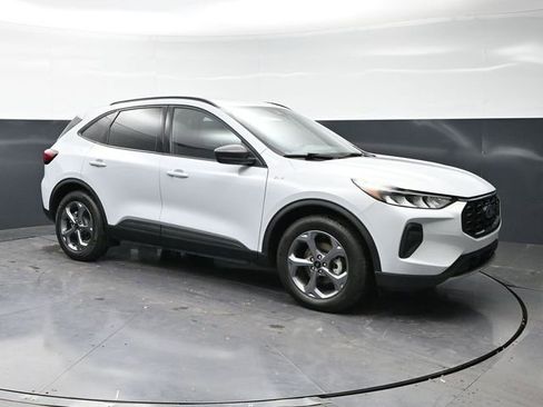 Used 2025 Ford Escape ST-Line FWD image 3
