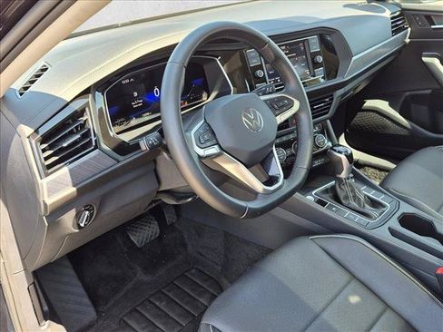 Used 2023 Volkswagen Jetta SE w/ Panoramic Sunroof Package FWD image 10