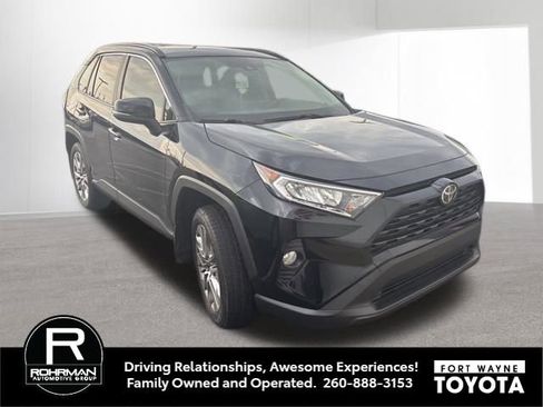 Used 2020 Toyota RAV4 XLE Premium image 3
