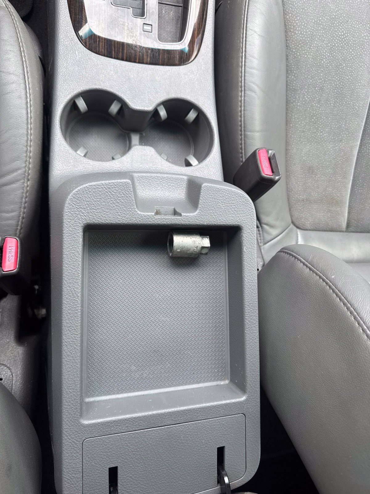 Used 2012 Hyundai Santa Fe SE FWD image 27
