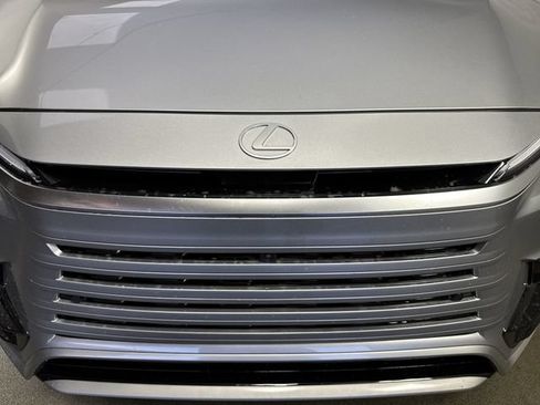 Used 2025 Lexus TX 500h AWD w/ Technology Package image 29