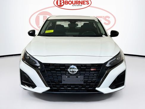 Used 2023 Nissan Altima 2.5 SR w/ SR Premium Package AWD/4WD image 6