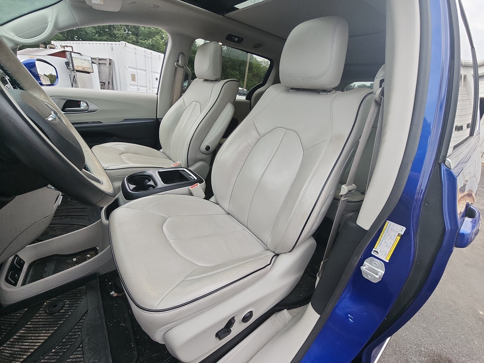 Used 2019 Chrysler Pacifica Limited w/ Advanced Safetytec Group FWD image 19