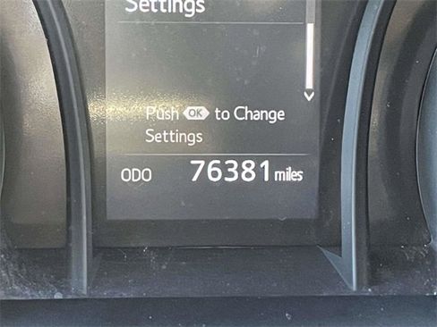 Used 2022 Toyota Camry SE image 23