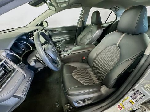 Certified 2018 Toyota Camry SE image 12
