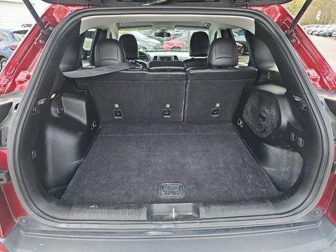 Used 2019 Jeep Cherokee Latitude Plus w/ Cold Weather Group image 12