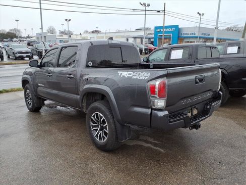 Used 2022 Toyota Tacoma TRD Sport w/ Technology Package image 3