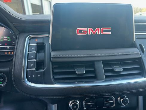Used 2022 GMC Yukon SLT w/ SLT Premium Package image 18