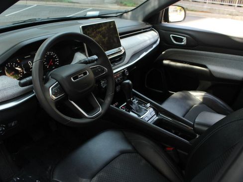 Used 2024 Jeep Compass Latitude AWD/4WD image 13