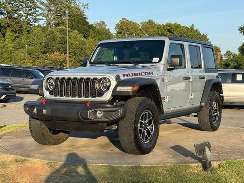 Used 2024 Jeep Wrangler Unlimited Rubicon w/ Technology Group AWD/4WD image 3