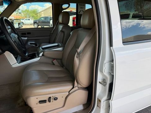 Used 2005 Chevrolet Silverado 3500 LT w/ Heavy-Duty Power Package AWD/4WD image 31