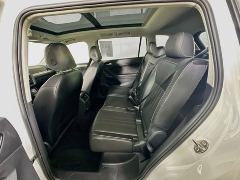 Used 2024 Volkswagen Tiguan SE w/ Panoramic Sunroof Package FWD image 27