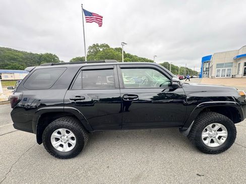 Used 2017 Toyota 4Runner SR5 Premium AWD/4WD image 7
