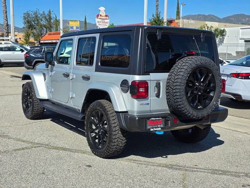 Used 2023 Jeep Wrangler Unlimited Sahara w/ Cold Weather Group image 6