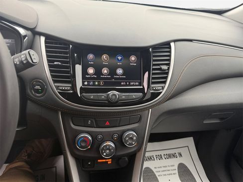 Certified 2022 Chevrolet Trax LT w/ Driver Confidence Package image 22