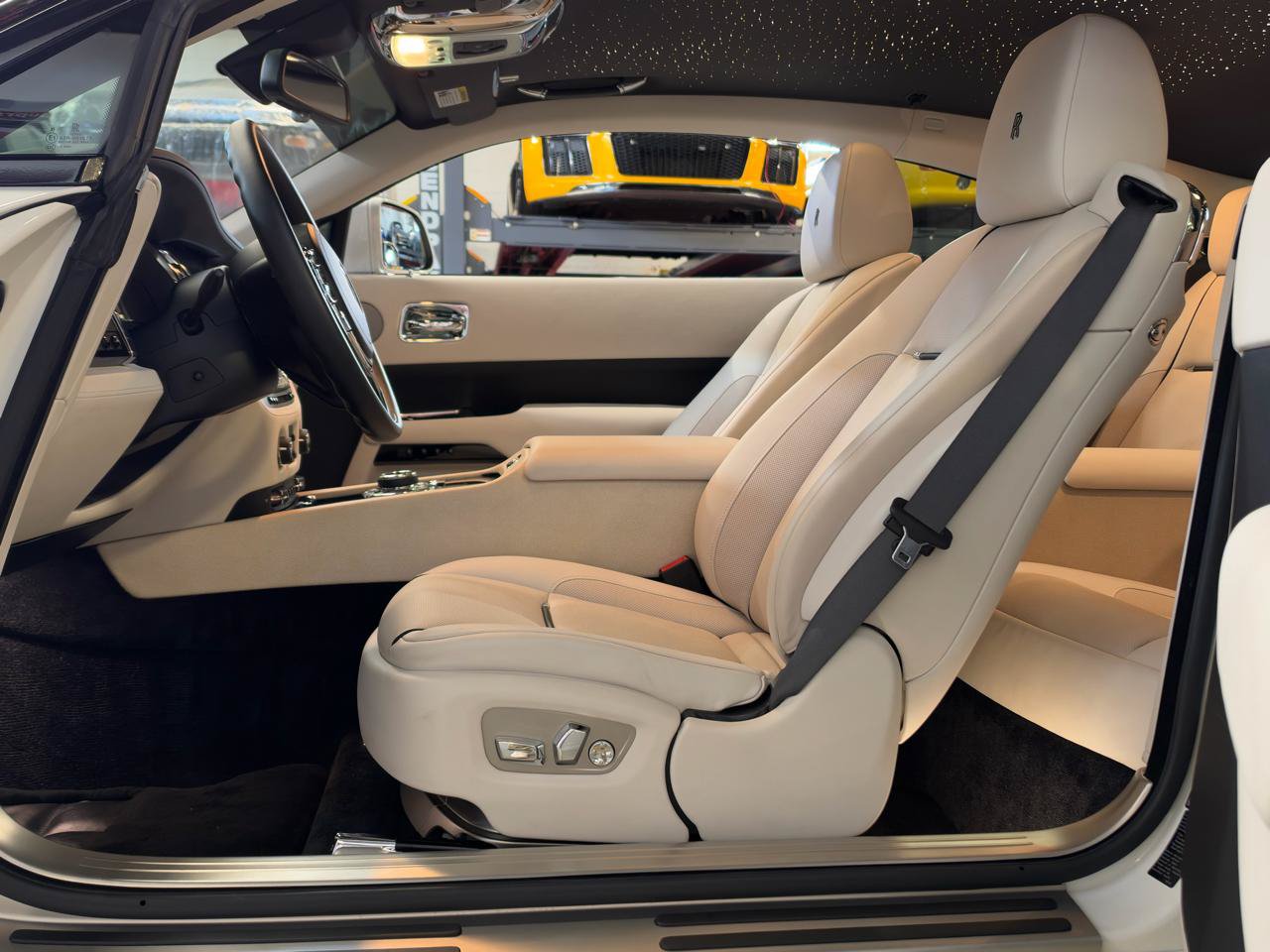 Used 2016 Rolls-Royce Wraith RWD image 15