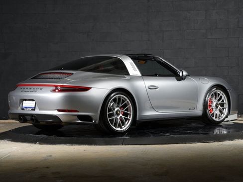 Used 2018 Porsche 911 Targa 4 GTS AWD/4WD image 4
