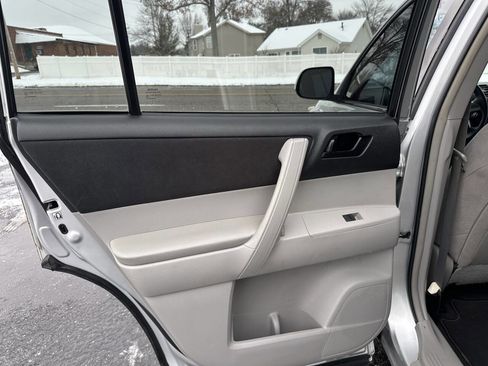 Used 2013 Toyota Highlander FWD image 20