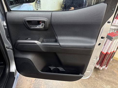 Used 2022 Toyota Tacoma TRD Off-Road image 19