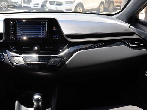 Used 2018 Toyota C-HR XLE FWD image 44